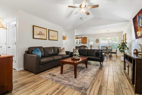 Lakeside Getaway - Next to Beaver Lake