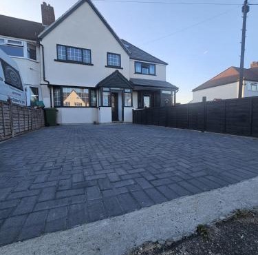 Large 5 Bed Home with 3 Baths and Parking