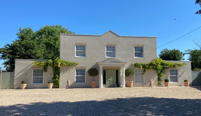 Large Country House with Hot Tub, Pool Table, and Log Burner