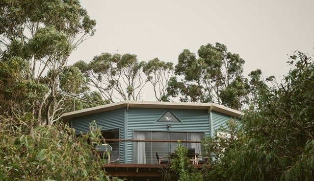 Larus Waterfront Cottage