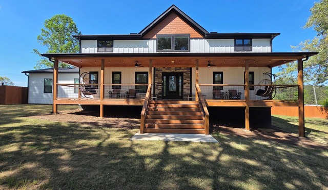 LED Mini Golf-Disc Golf-Hot Tub-Arcades-PT & More in Toccoa