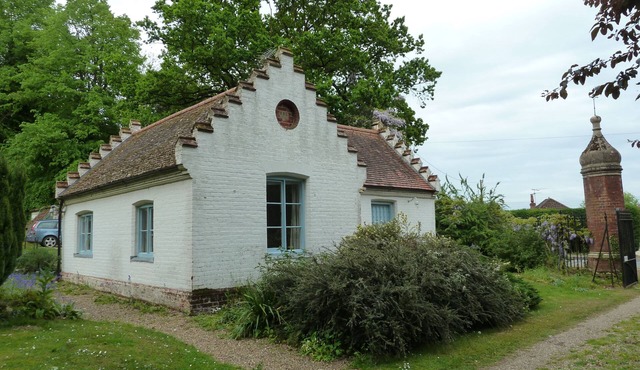 Lodge Cottage - stunning garden, woodland walks near Norwich City & the Broads