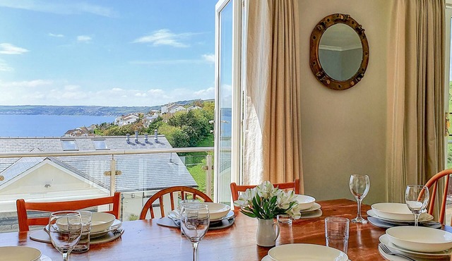 LOOE ISLAND VIEW, pet friendly, with a garden in Downderry