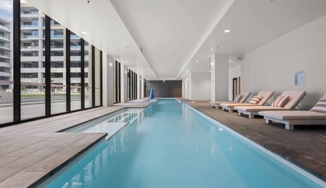 Luxurious 2BR In Sought-After `Eastbourne` Complex