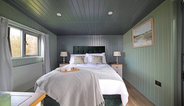 Luxurious Hut with Outdoor Bath & Sea Views
