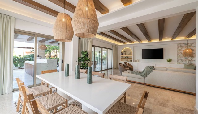 Luxury 3 Bedroom Beachfront Cancun Vila