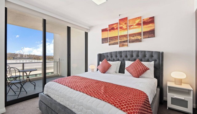 Luxury 3BR 3BA Apartment Near Mall, Lake Views, Pool, Gym & BBQ Area