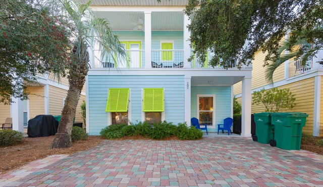 Luxury 4 bedroom Beach House - Heated outdoor Pool - Steps from the beach
