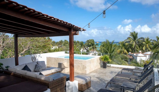 Luxury Beach Villa Ideal for a Multi-Family Stay in Playacar – 4BR – 2 Families