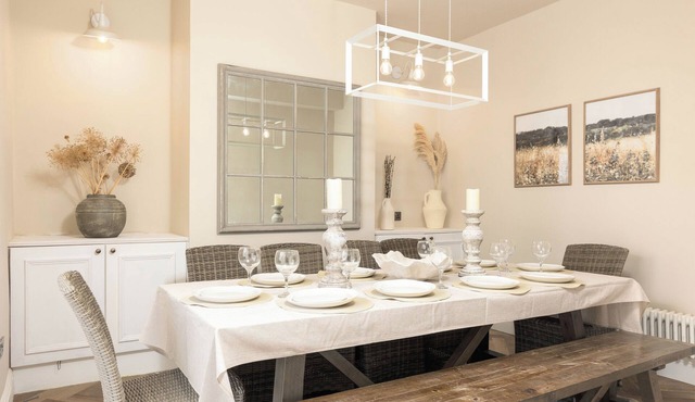 Luxury Cardiff Townhouse, 5 bedrooms, sleeps up to 12 guests