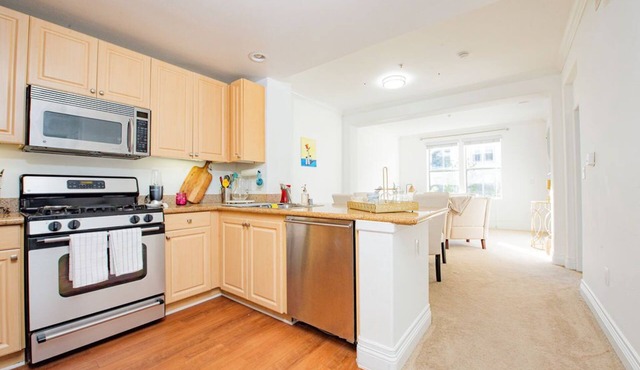 Luxury condo near Irvine Business & UCI Hospital