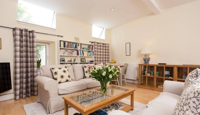 Luxury Morningside Cottage with Patio