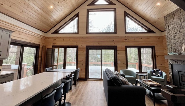 Luxury Muskoka River Log Cabin