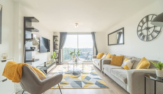 Luxury Riverview City Centre Apartment 2