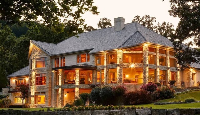 Luxury Table Rock Lake Villa: Pool, Hot Tub & Dock
