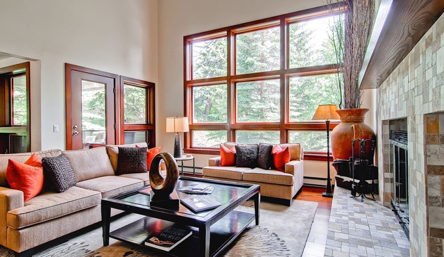 LUXURY VAIL RESIDENCE PRIVATE HOT TUB 3 BEDROOMS + DEN