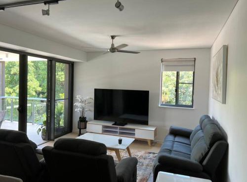 Luxury Waterfront Apartment (2 bedrooms)