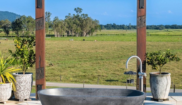 Luxury Whitsunday Farmstay with Outdoor Bath