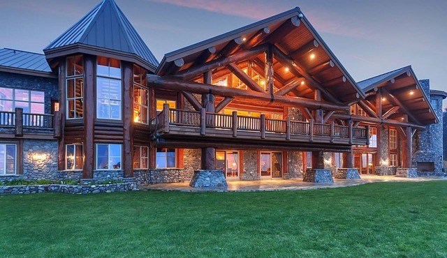 LX28 Oceanfront Estate on 30 Acres: Great for Weddings!