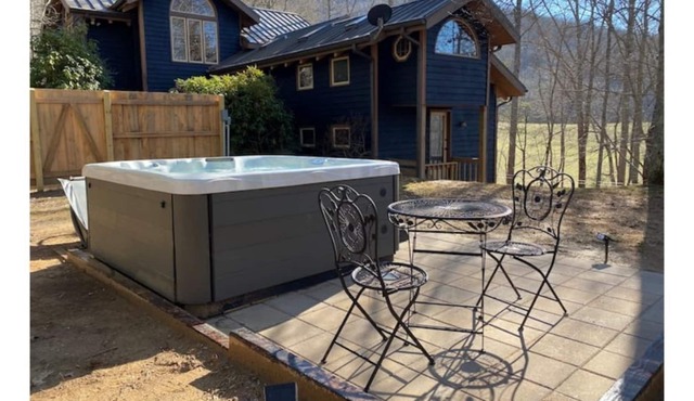 Magical Hideaway with Hot Tub