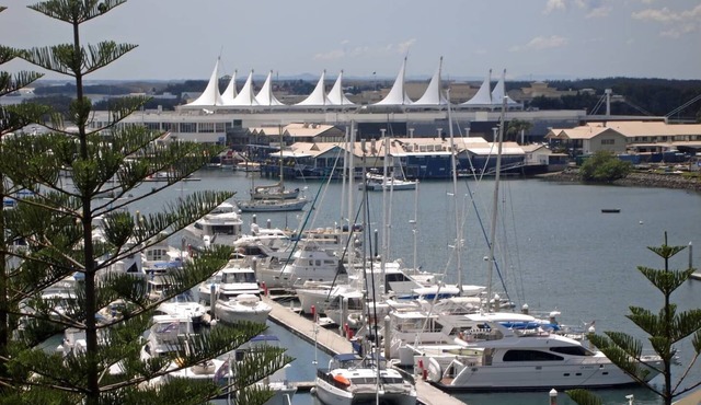Main Beach Waterfront Apartment