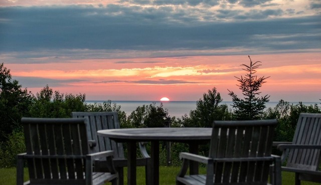 Majestic Lake Michigan sunsets - hilltop retreat