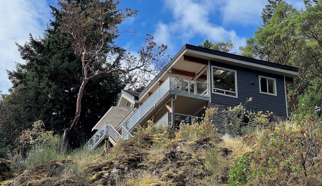 Malahat unique waterfront three bedrooms villa