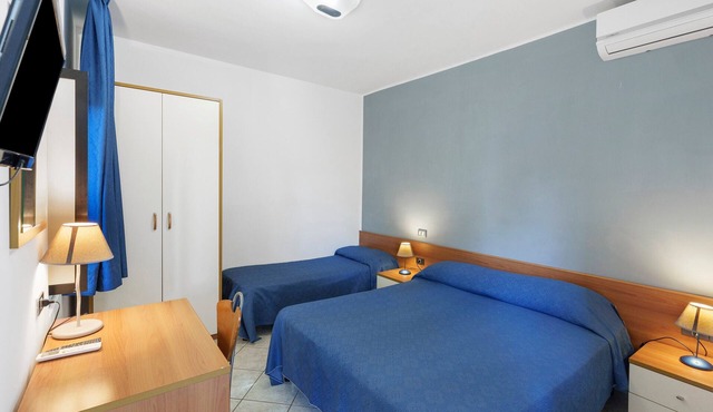 Marina Living Rooms - Basic Triple Room with Shared Pool, Wi-Fi & Air Conditioning
