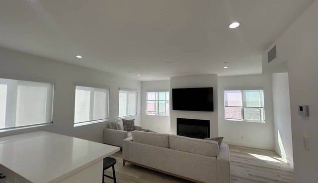 MB Modern Sand Section Sea View