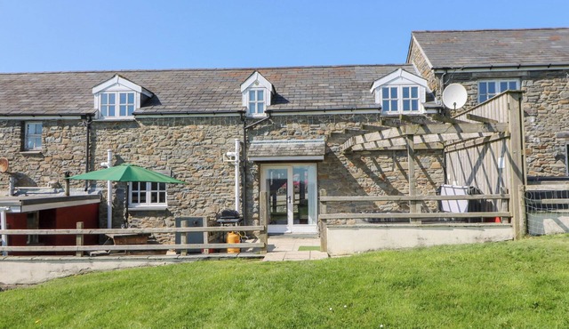 MILL COTTAGE, pet friendly, character holiday cottage in Aberaeron