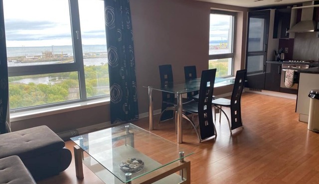 Modern 2 bed Apartment With Stunning Seaside View