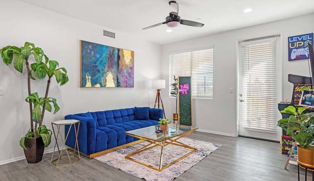 Modern 2BR Apt + Mins to Disney + Arcade