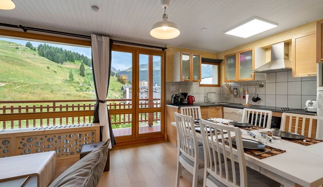 Modern apartment with balcony, wifi, slope access in Courchevel