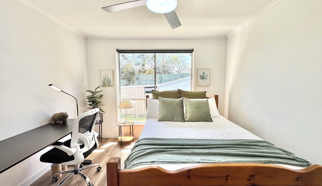 Modern Belmont Suite Easy access to CBD & Bayside