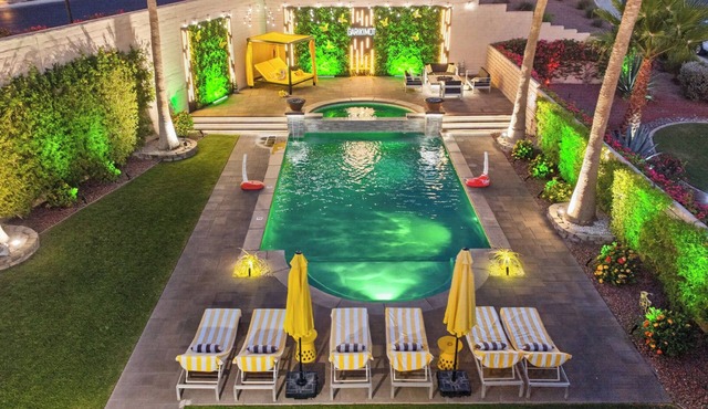 Modern Paradise 15 min 2 Coachella Festival 0.30 acres Lot With misty Huge pool