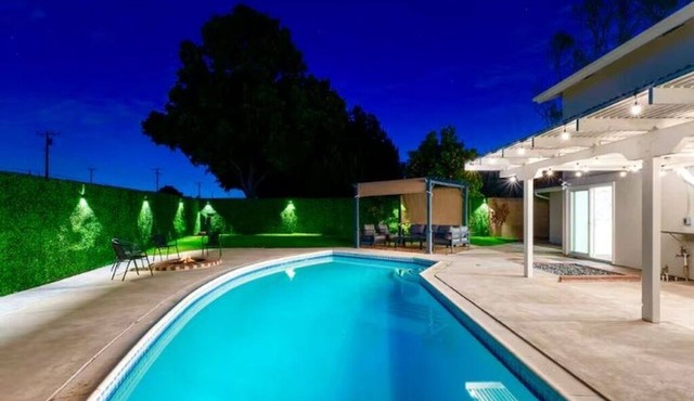Modern Summer Pool House in Heart of OC in Westminster