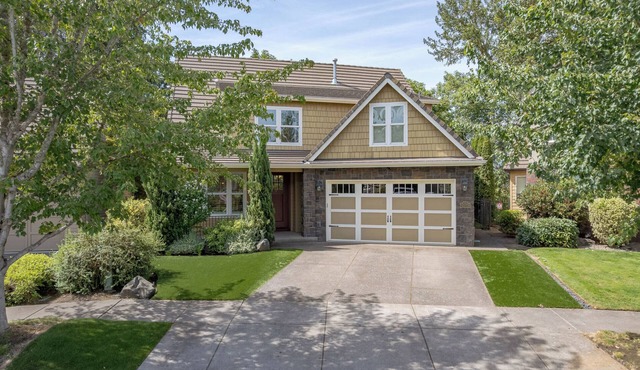 Modern Upscale 3BR with Spacious King Suite in Eugene