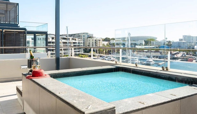 Mouille Penthouse - Three Bedroom Apartment, Sleeps 6