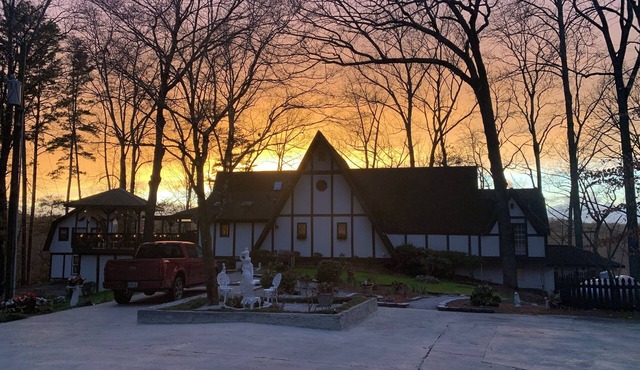 MULTIPLE Cottage stay on Saluda River Farms for up to 20+