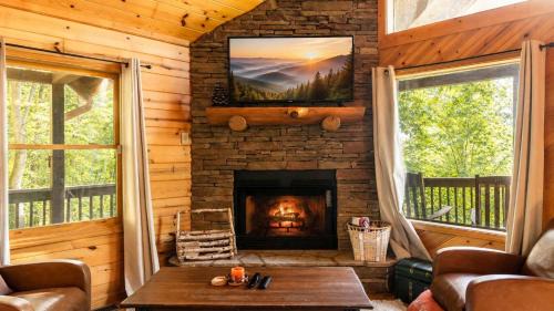 Murphy Cabin - Hot Tub Fire Pit & Views