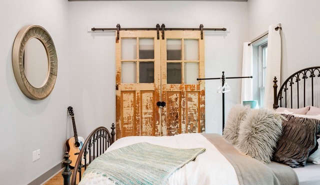 Music Themed Getaway Minutes from Downtown Nashville