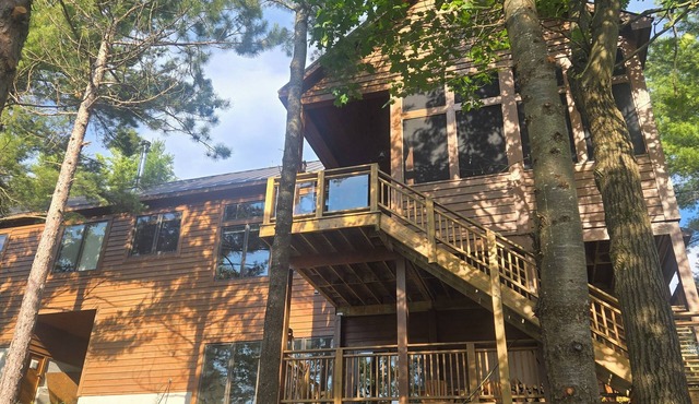 Muskoka Waterfront Cottage on 54 acres, 10 minutes from Gravenhurst