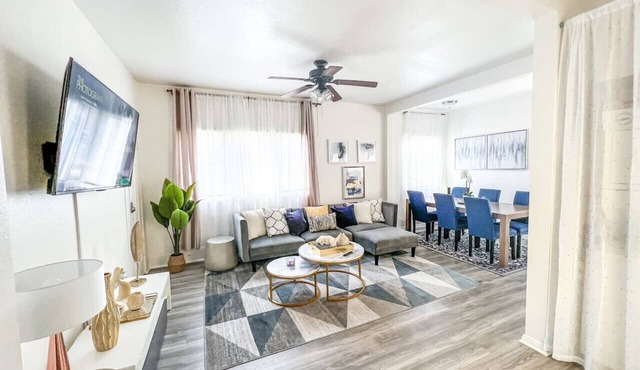 Near Long Beach Downtown Full House | 2 King6Queen