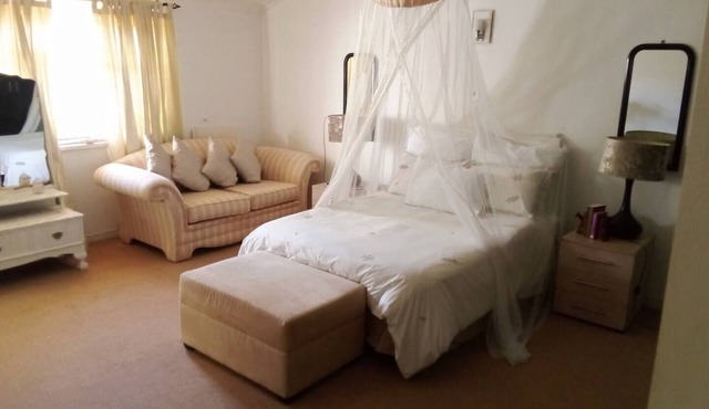 Neat 3 bedroom house in tranquil setting in Rondebosch