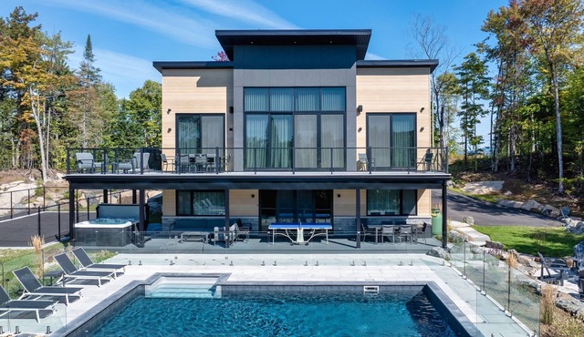 NEW! Chalet Aurora | 5 Bedrooms | Hot Tub, Pool & Game Room