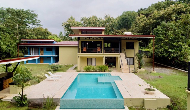 NEW Spacious luxury home with creek access - WiFi/pool! with WiFi, AC