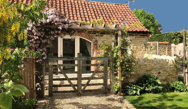 NEW with Vrbo! Stunning 1 bed barn conversion in beautiful rural village