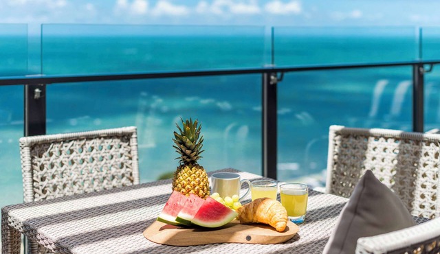 Oaks Redcliffe Mon Komo Suites
