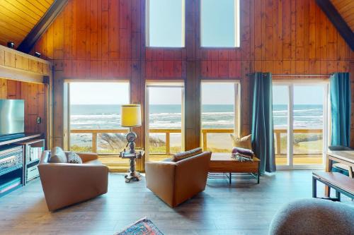 Ocean Front A Frame with Spectacular Views! Dog The Hidden Overlook