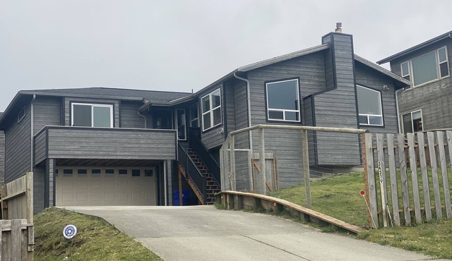 Ocean view, 100 yards to beach, pet friendly, secure fenced yard.